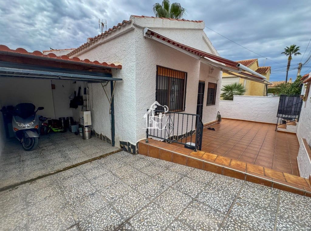 3 quarto Moradia para arrendar em La Marina com piscina garagem - 1 500 € (Ref: 10138962)