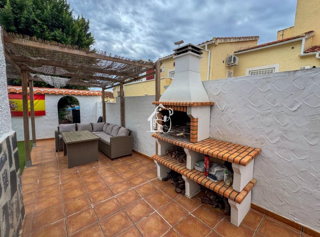 3 quarto Moradia para arrendar em La Marina com piscina garagem - 1 500 € (Ref: 10138962)