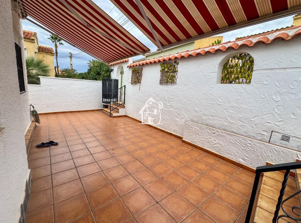 3 quarto Moradia para arrendar em La Marina com piscina garagem - 1 500 € (Ref: 10138962)