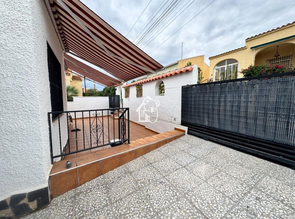 3 quarto Moradia para arrendar em La Marina com piscina garagem - 1 500 € (Ref: 10138962)