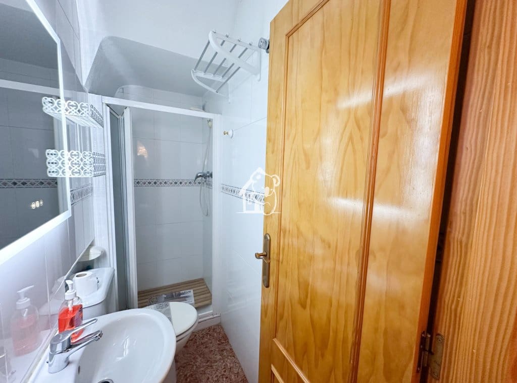 3 soverom Villa til leie i Torrevieja med svømmebasseng garasje - € 1 400 (Ref: 10145621)