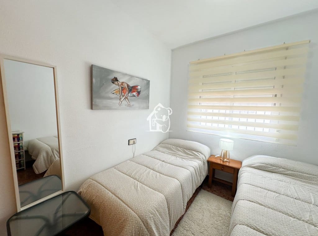 3 soverom Villa til leie i Torrevieja med svømmebasseng garasje - € 1 400 (Ref: 10145621)
