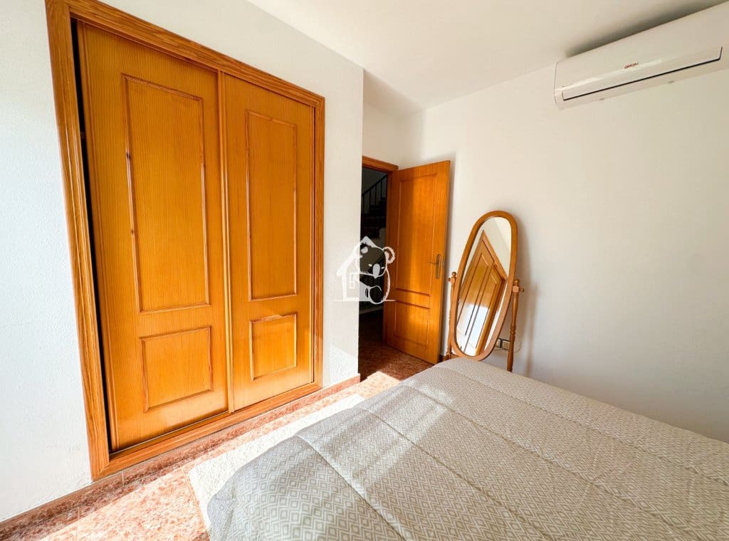 3 soverom Villa til leie i Torrevieja med svømmebasseng garasje - € 1 400 (Ref: 10145621)