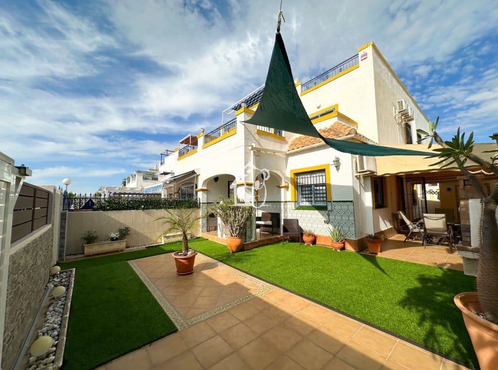 3 soverom Villa til leie i Torrevieja med svømmebasseng garasje - € 1 400 (Ref: 10145621)
