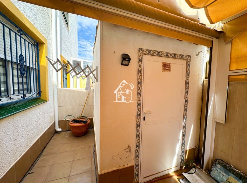 3 soverom Villa til leie i Torrevieja med svømmebasseng garasje - € 1 400 (Ref: 10145621)