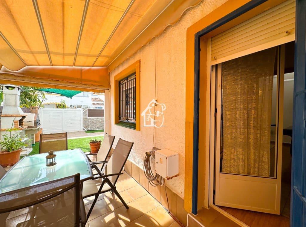 3 soverom Villa til leie i Torrevieja med svømmebasseng garasje - € 1 400 (Ref: 10145621)