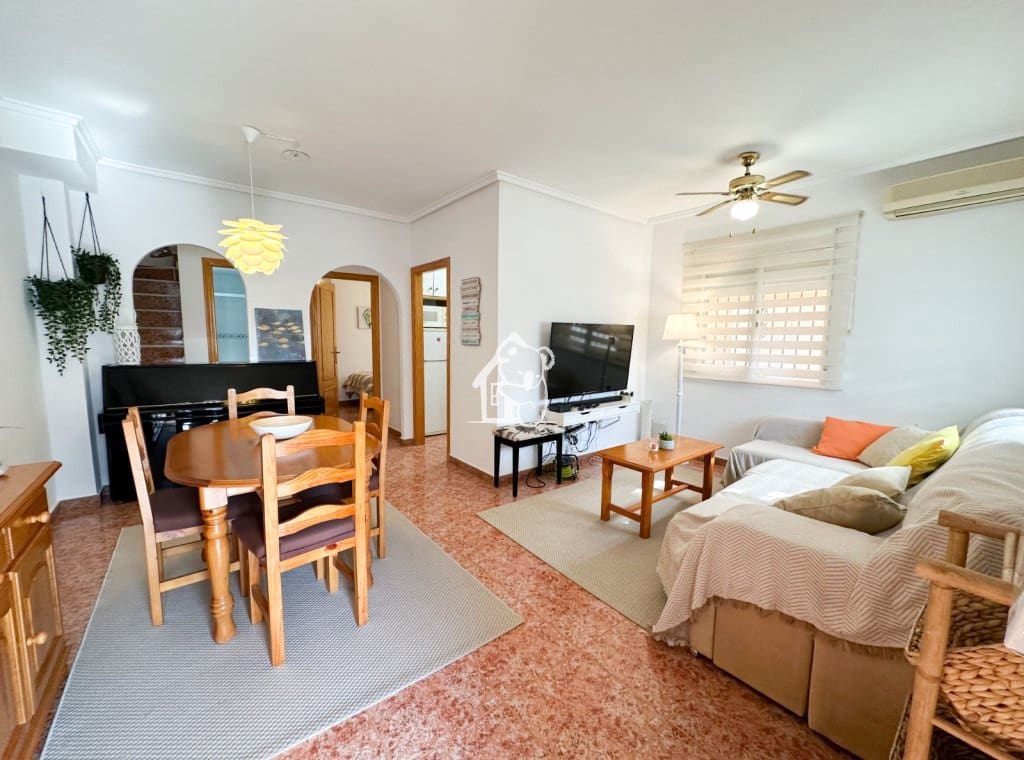 3 soverom Villa til leie i Torrevieja med svømmebasseng garasje - € 1 400 (Ref: 10145621)