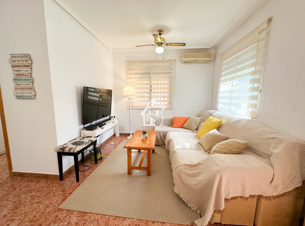 3 soverom Villa til leie i Torrevieja med svømmebasseng garasje - € 1 400 (Ref: 10145621)