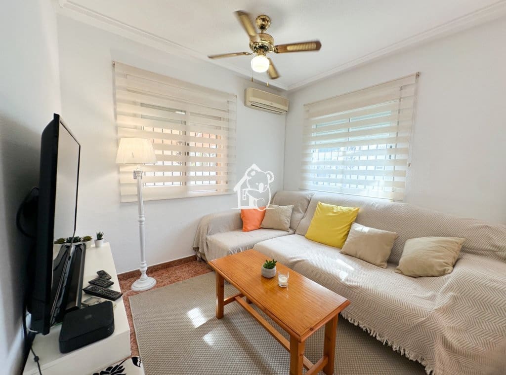 3 soverom Villa til leie i Torrevieja med svømmebasseng garasje - € 1 400 (Ref: 10145621)