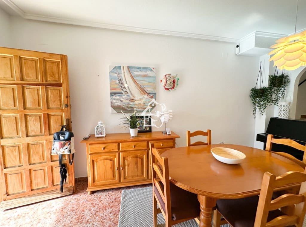 3 soverom Villa til leie i Torrevieja med svømmebasseng garasje - € 1 400 (Ref: 10145621)