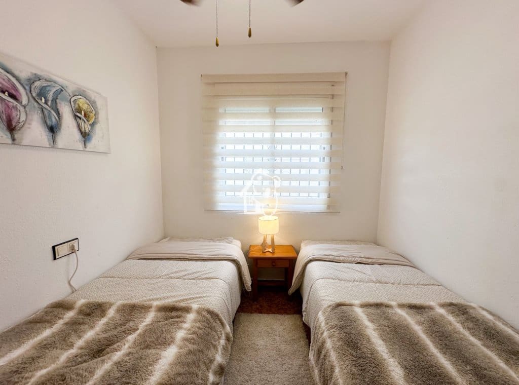 3 soverom Villa til leie i Torrevieja med svømmebasseng garasje - € 1 400 (Ref: 10145621)