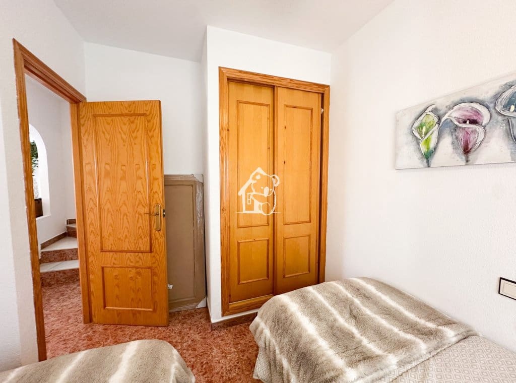 3 soverom Villa til leie i Torrevieja med svømmebasseng garasje - € 1 400 (Ref: 10145621)