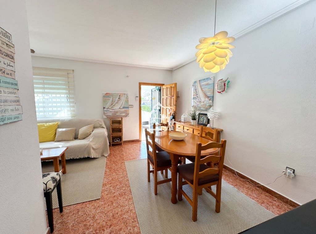 3 soverom Villa til leie i Torrevieja med svømmebasseng garasje - € 1 400 (Ref: 10145621)