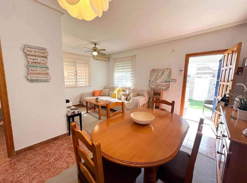 3 soverom Villa til leie i Torrevieja med svømmebasseng garasje - € 1 400 (Ref: 10145621)