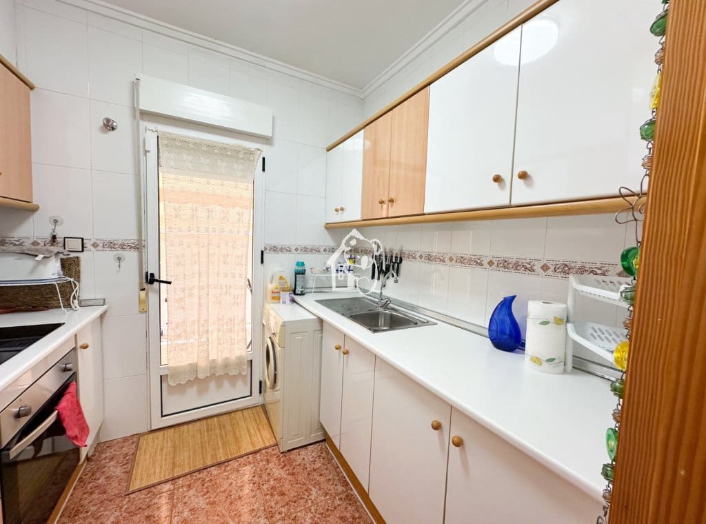 3 soverom Villa til leie i Torrevieja med svømmebasseng garasje - € 1 400 (Ref: 10145621)