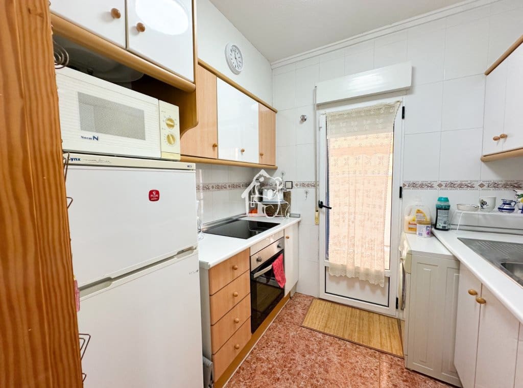 3 soverom Villa til leie i Torrevieja med svømmebasseng garasje - € 1 400 (Ref: 10145621)