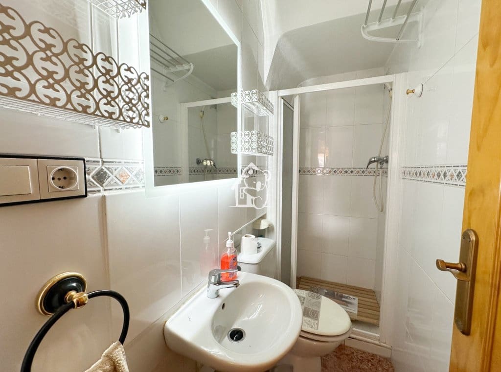 3 soverom Villa til leie i Torrevieja med svømmebasseng garasje - € 1 400 (Ref: 10145621)