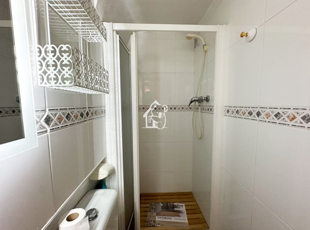 3 soverom Villa til leie i Torrevieja med svømmebasseng garasje - € 1 400 (Ref: 10145621)