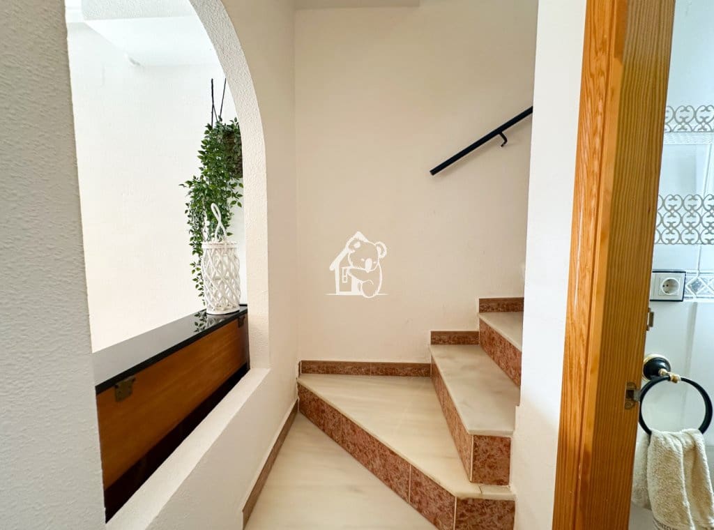 3 soverom Villa til leie i Torrevieja med svømmebasseng garasje - € 1 400 (Ref: 10145621)