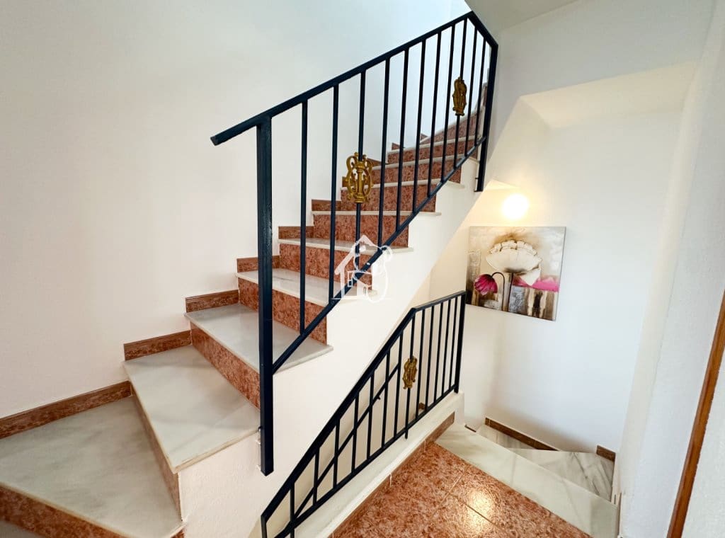 3 soverom Villa til leie i Torrevieja med svømmebasseng garasje - € 1 400 (Ref: 10145621)