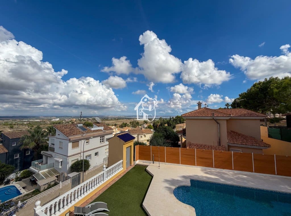 3 bedroom Villa for sale in San Miguel de Salinas with pool garage - € 490,000 (Ref: 10157073)