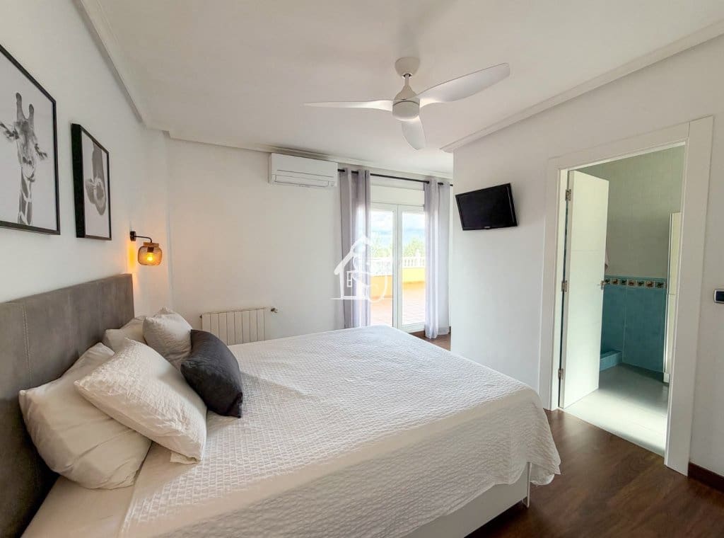 3 bedroom Villa for sale in San Miguel de Salinas with pool garage - € 490,000 (Ref: 10157073)