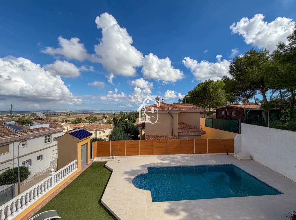 3 bedroom Villa for sale in San Miguel de Salinas with pool garage - € 490,000 (Ref: 10157073)