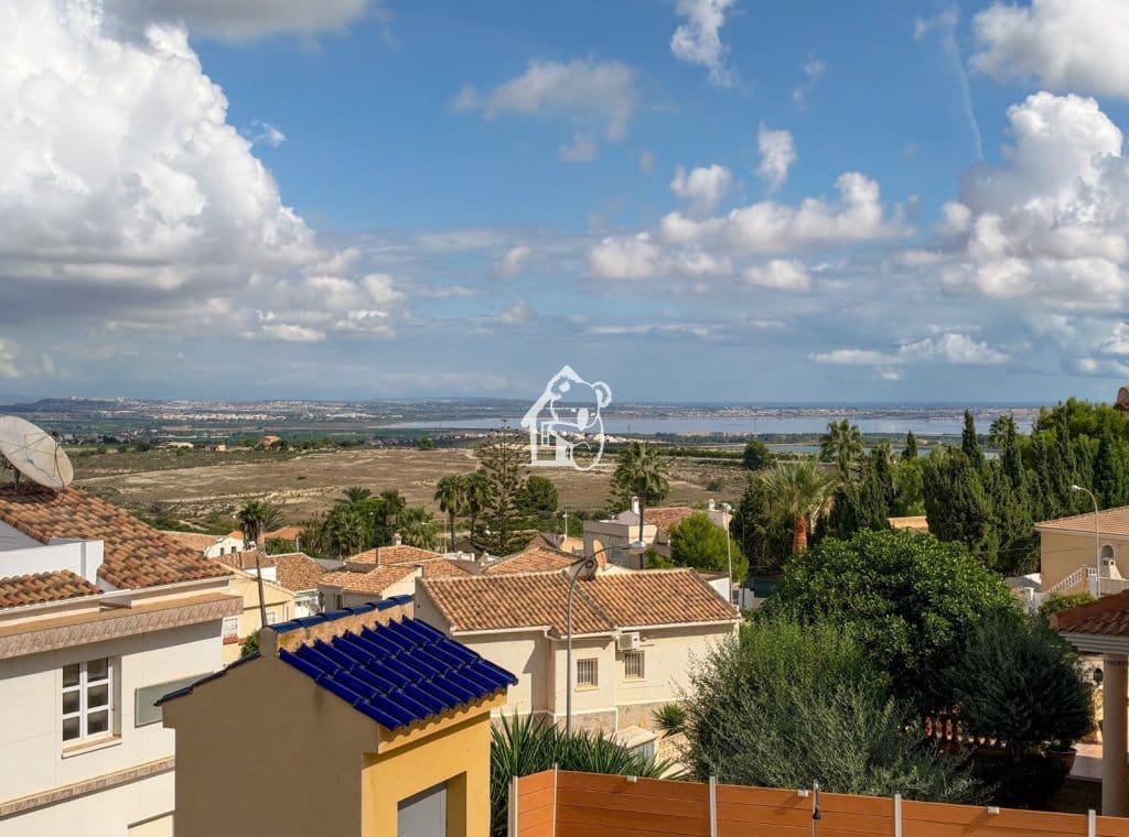 3 bedroom Villa for sale in San Miguel de Salinas with pool garage - € 490,000 (Ref: 10157073)