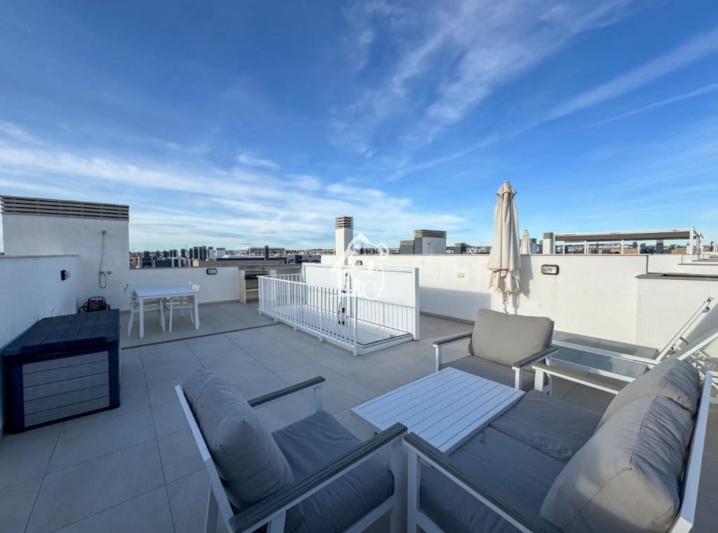 2 sovrum Takvåning att hyra i Playa Flamenca med pool garage - 1 700 € (Ref: 10157074)