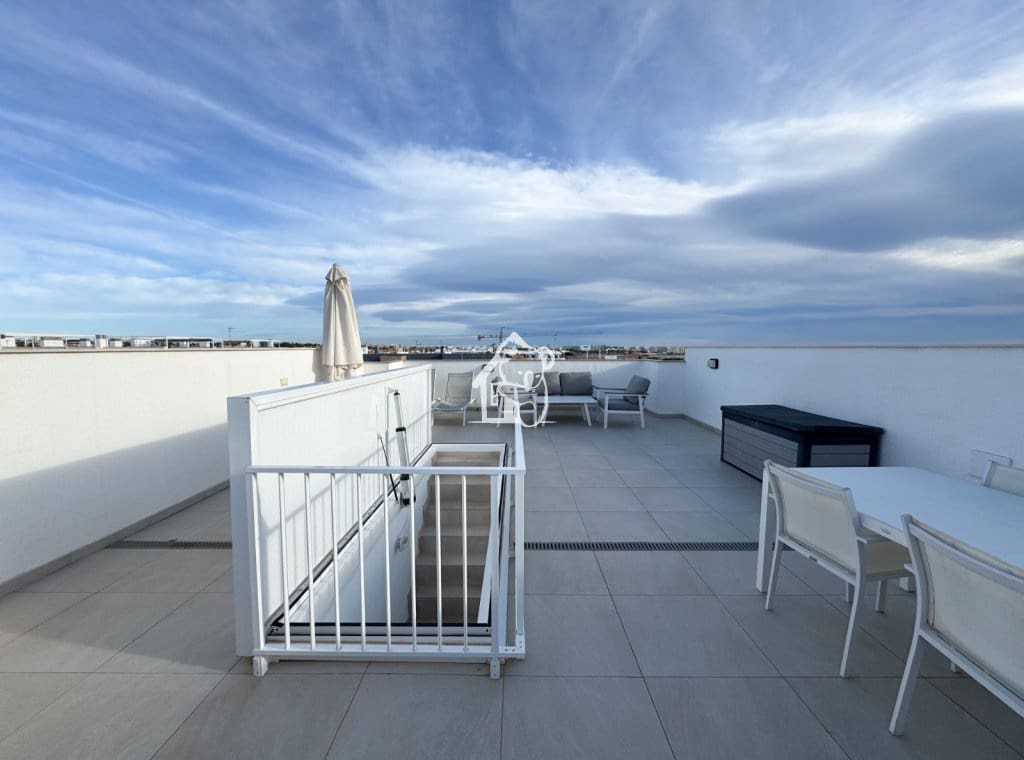 2 sovrum Takvåning att hyra i Playa Flamenca med pool garage - 1 700 € (Ref: 10157074)
