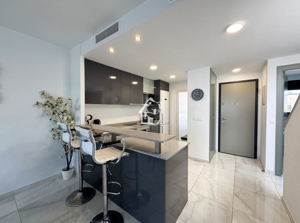 2 sovrum Takvåning att hyra i Playa Flamenca med pool garage - 1 700 € (Ref: 10157074)