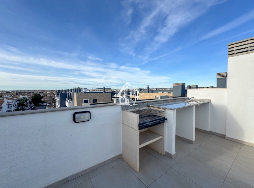 2 sovrum Takvåning att hyra i Playa Flamenca med pool garage - 1 700 € (Ref: 10157074)