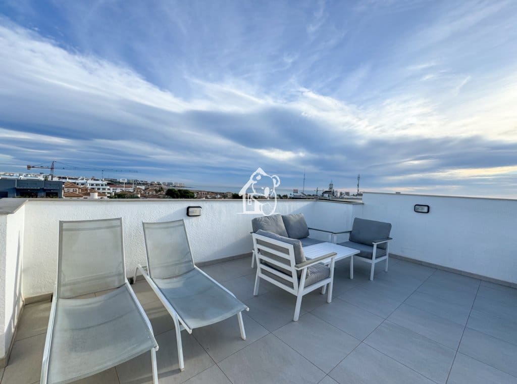 2 sovrum Takvåning att hyra i Playa Flamenca med pool garage - 1 700 € (Ref: 10157074)