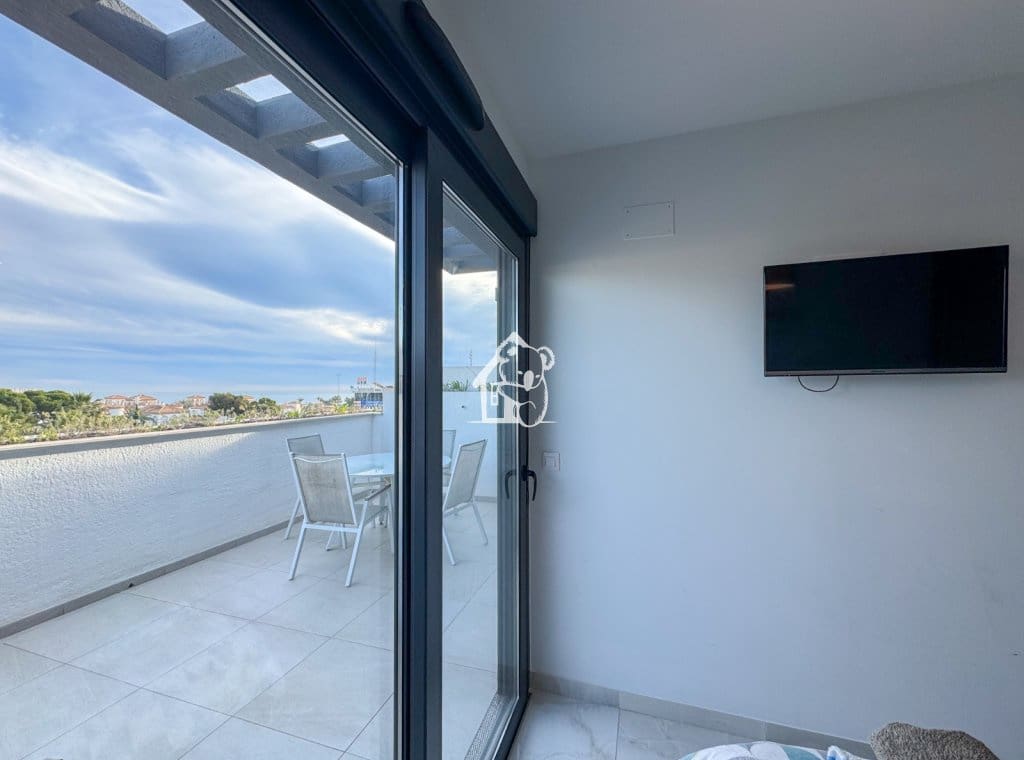 2 sovrum Takvåning att hyra i Playa Flamenca med pool garage - 1 700 € (Ref: 10157074)
