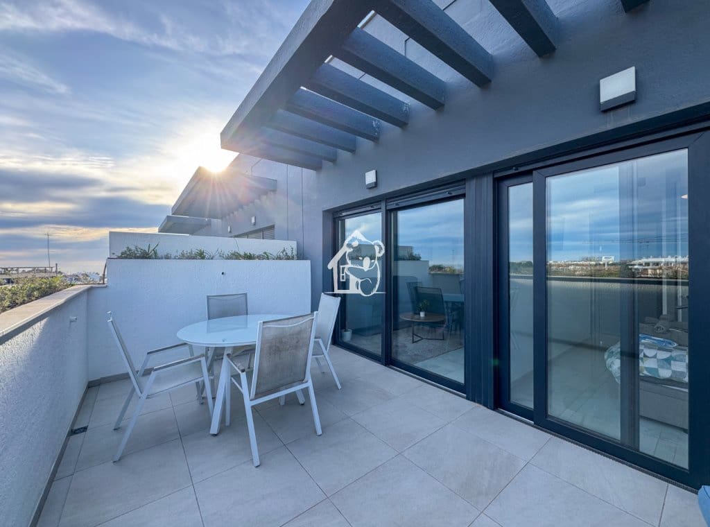 2 sovrum Takvåning att hyra i Playa Flamenca med pool garage - 1 700 € (Ref: 10157074)