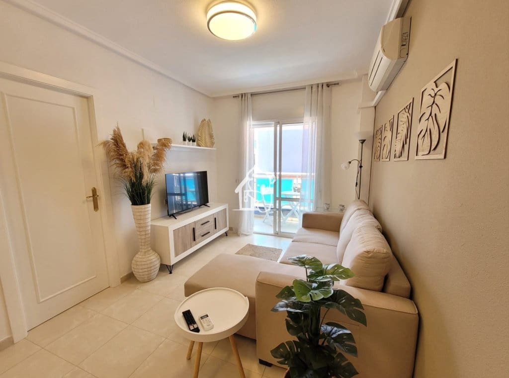 2 bedroom Apartment for rent in Torrevieja with pool - € 850 (Ref: 10157075)