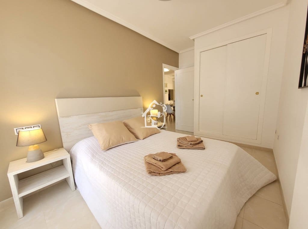 2 bedroom Apartment for rent in Torrevieja with pool - € 850 (Ref: 10157075)