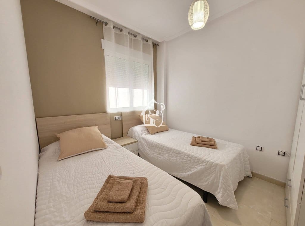 2 bedroom Apartment for rent in Torrevieja with pool - € 850 (Ref: 10157075)