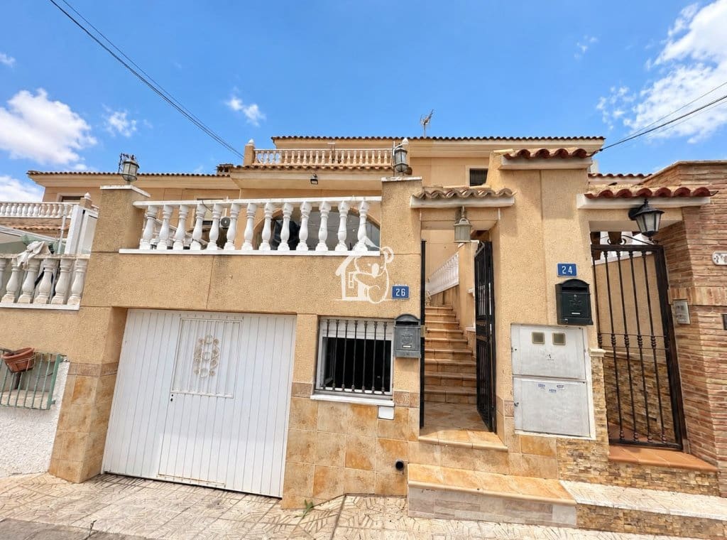 3 bedroom Townhouse for rent in Hurchillo with garage - € 1,000 (Ref: 10158821)