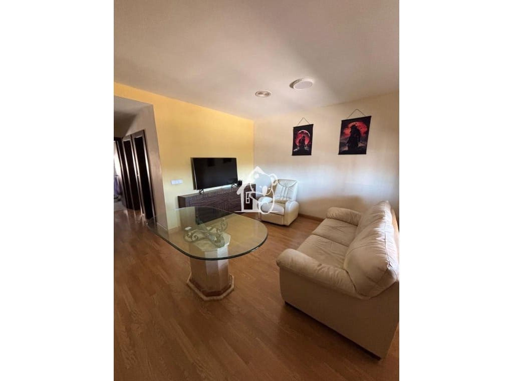 3 bedroom Townhouse for rent in Hurchillo with garage - € 1,000 (Ref: 10158821)
