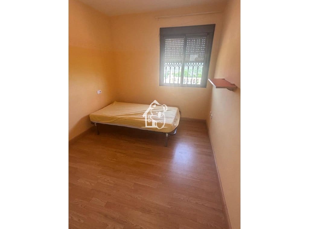 3 bedroom Townhouse for rent in Hurchillo with garage - € 1,000 (Ref: 10158821)