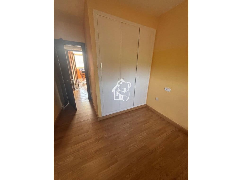 3 bedroom Townhouse for rent in Hurchillo with garage - € 1,000 (Ref: 10158821)