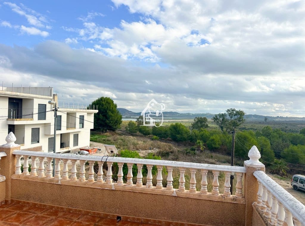 3 bedroom Townhouse for rent in Hurchillo with garage - € 1,000 (Ref: 10158821)