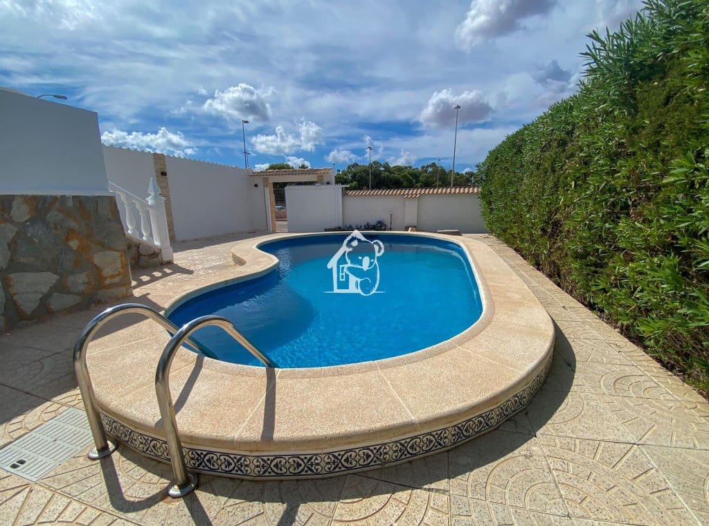 2 slaapkamer Villa te huur in Torrevieja met zwembad - € 1.400 (Ref: 10165922)