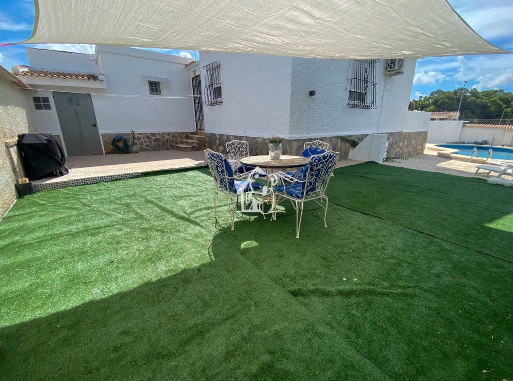 2 slaapkamer Villa te huur in Torrevieja met zwembad - € 1.400 (Ref: 10165922)