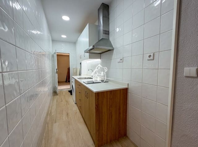 1 slaapkamer Appartement te huur in Las Piscinas Naturales, Torrevieja - € 700 (Ref: 10165923)