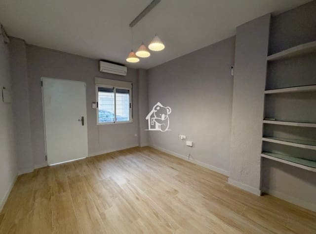 1 slaapkamer Appartement te huur in Las Piscinas Naturales, Torrevieja - € 700 (Ref: 10165923)