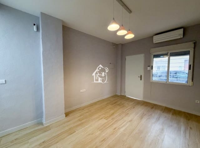 1 slaapkamer Appartement te huur in Las Piscinas Naturales, Torrevieja - € 700 (Ref: 10165923)