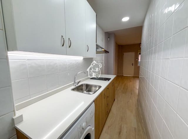 1 slaapkamer Appartement te huur in Las Piscinas Naturales, Torrevieja - € 700 (Ref: 10165923)