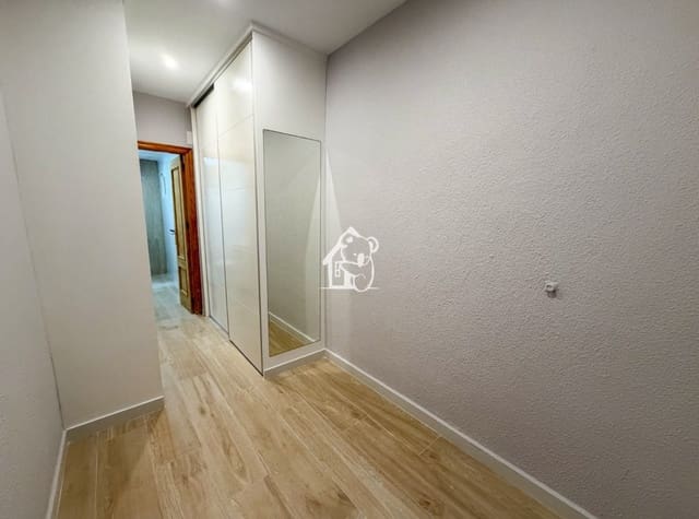 1 slaapkamer Appartement te huur in Las Piscinas Naturales, Torrevieja - € 700 (Ref: 10165923)